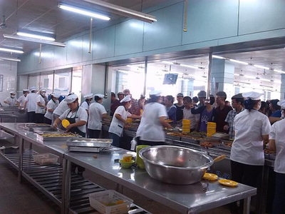 后勤集团圆满完成2017级新生接待保障工作